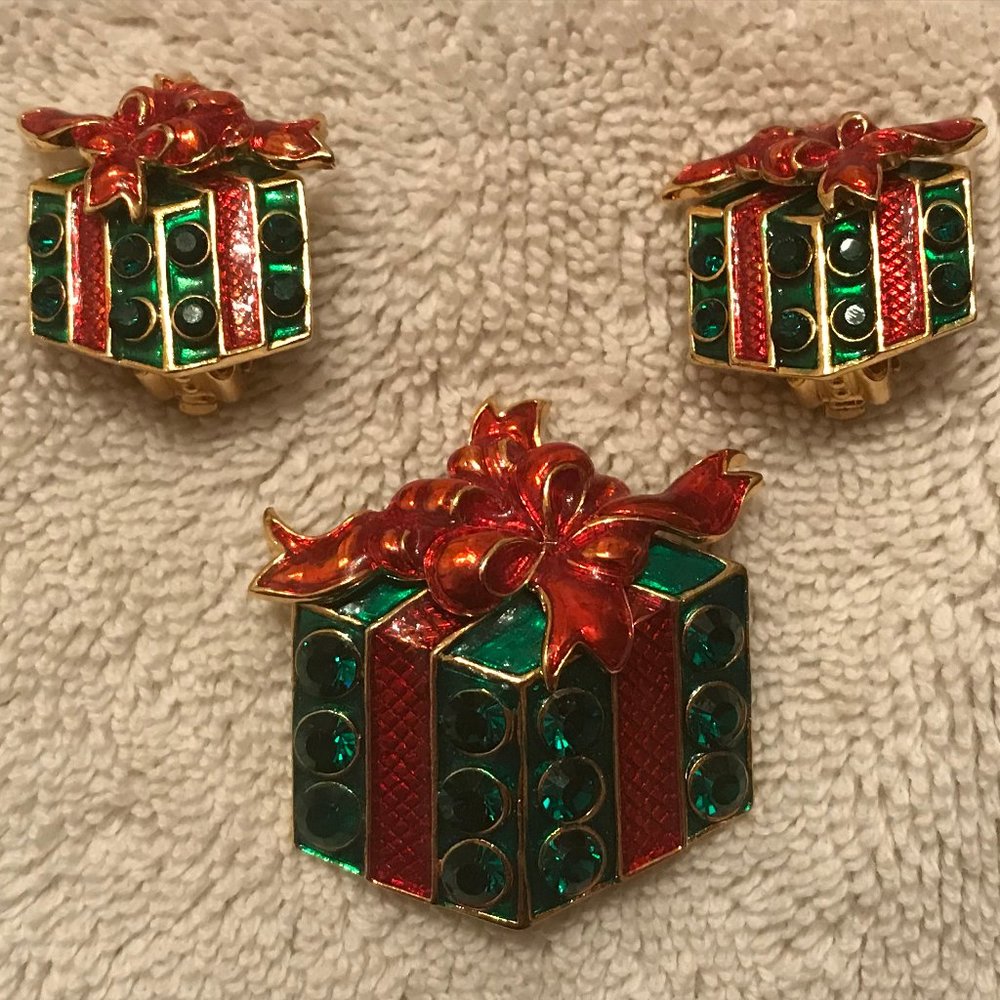 CHRISTMAS Set of F.L. Gift Box Clip Earrings + Pin